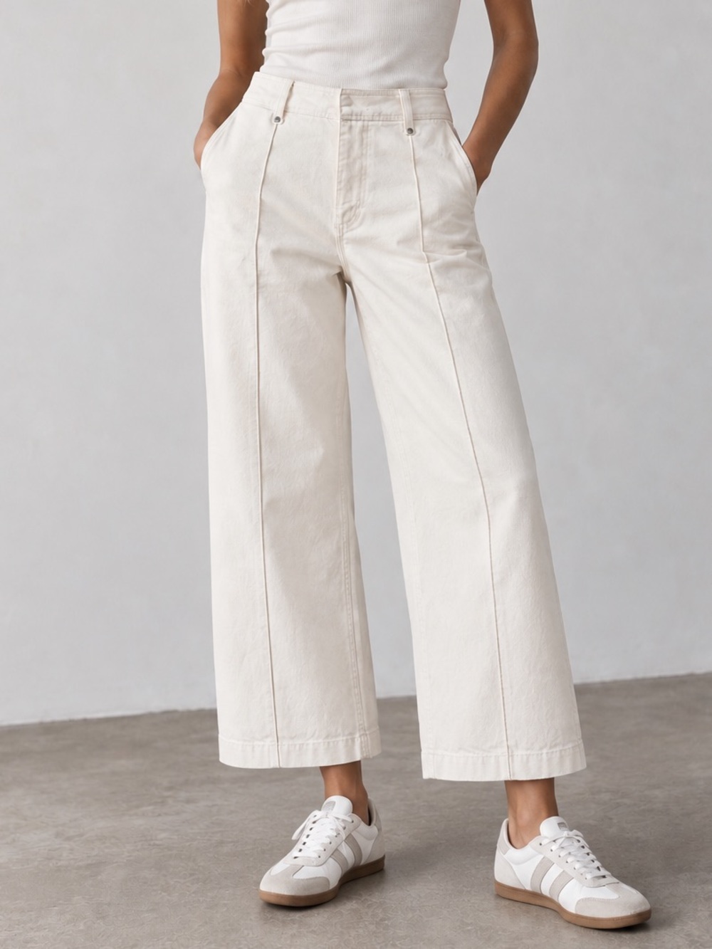 Zara women’s high-rise wide-leg jeans in an ecru/oyster-white denim sz 6